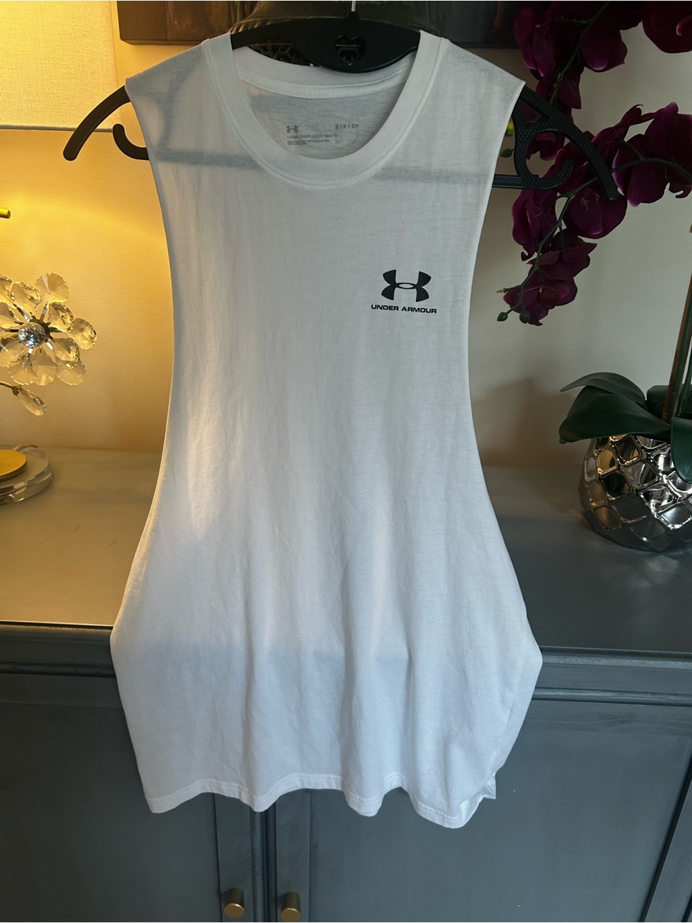 Under Armour Men’s Sm Loose Fit White Sleeveless Muscle Tank Deep Cut Arm Holes